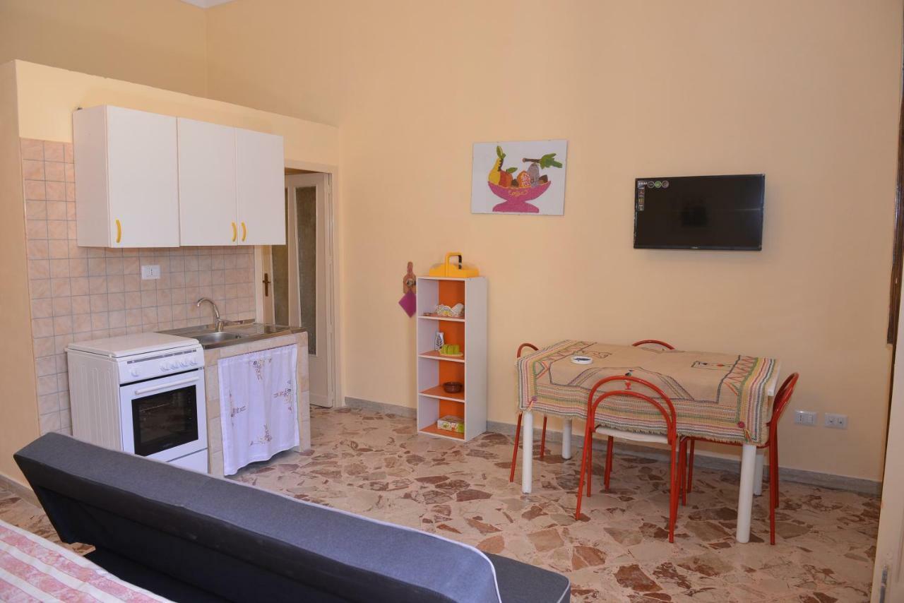 Strada Del Corso Da Alberto Apartment Avola Bagian luar foto