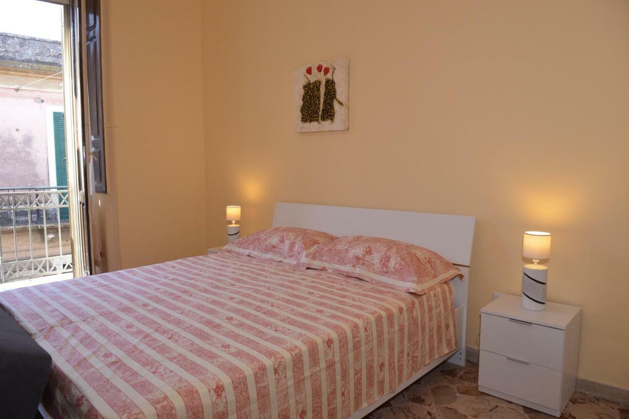 Strada Del Corso Da Alberto Apartment Avola Bagian luar foto